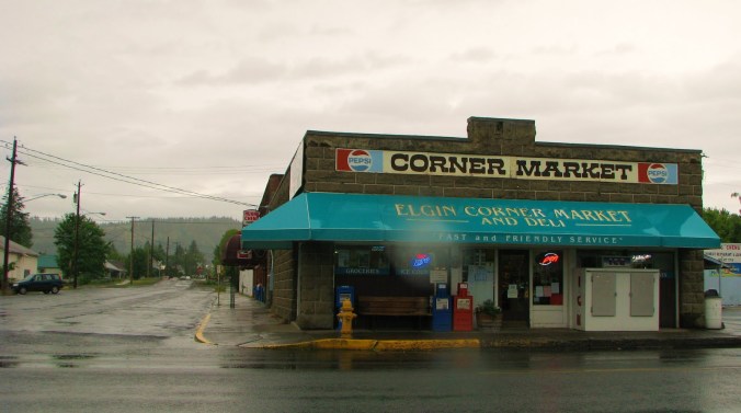 Corner Market in Elgin, Oregon